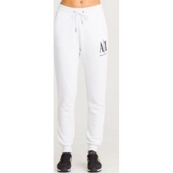 SPODNIE DRESOWE Armani Exchange. Białe spodnie damskie Armani Exchange, xl, z bawełny. Za 449,00 zł.