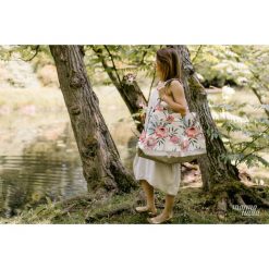 Marmollada - torebka bawełniana tXL kwiaty prote. Torebki klasyczne damskie Pakamera, w kwiaty, z bawełny, na ramię, bez dodatków. Za 295,00 zł.