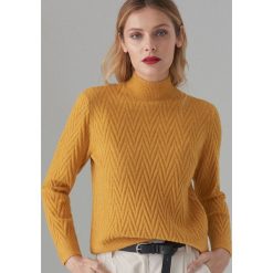 Sweter z fakturą w jodełkę - Żółty. Żółte swetry damskie Mohito, s, bez wzorów, bez rękawów, bez kaptura. Za 99,99 zł.