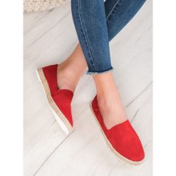 Klasyczne czerwone espadryle. Czerwone espadryle damskie SHELOVET, bez wzorów, ze skóry ekologicznej, bez obcasa. Za 89,90 zł.
