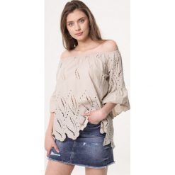 Beżowa Bluzka Rondeau. Brązowe bluzki damskie Born2be, s, bez wzorów, bez kołnierzyka, bez rękawów. Za 89,99 zł.