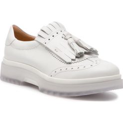 Oxfordy GEOX - D Myluse B D929WB 00043 C1000 White. Białe półbuty damskie Geox, bez obcasa, na płaskiej podeszwie, bez zapięcia. W wyprzedaży za 299,00 zł.