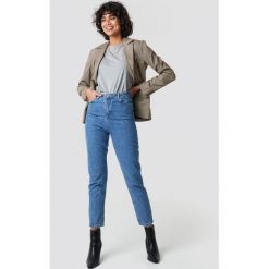 Trendyol Jeansy mom z wysokim stanem - Blue. Niebieskie jeansy mom damskie marki Trendyol, z jeansu, z podwyższonym stanem. Za 121,95 zł.