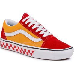 Tenisówki VANS - Comfycush Old Sko VN0A3WMAWX41 (Tape Mix) Red/Cadmium. Czerwone półbuty męskie Vans, na co dzień, bez wzorów, ze skóry, bez zapięcia. W wyprzedaży za 279,00 zł.