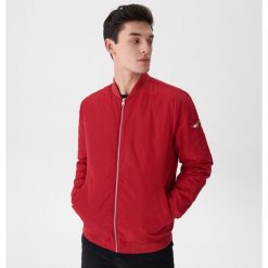 Kurtka bomber - Czerwony. Czerwone kurtki męskie marki House, s, bez wzorów, bez kaptura. Za 119,99 zł.
