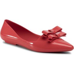 Baleriny MELISSA - Pointy II + Jason Wu A 32740 Red 52248. Czerwone baleriny damskie Melissa, bez wzorów, z tworzywa sztucznego, klasyczne, bez obcasa, na płaskiej podeszwie. Za 419,00 zł.