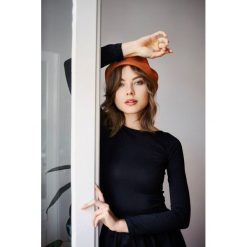Bluzka Eunika czarna długi rękaw XXS czarny. Czarne bluzki damskie Marie Zélie, s, w paski, z elastanu, bez kołnierzyka, z długim rękawem. Za 127,00 zł.