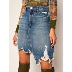 Spódnica jeansowa Guess Cassy W0YD32 D3Y06. Niebieskie spódniczki damskie Guess, z aplikacjami, z jeansu. Za 449,00 zł.