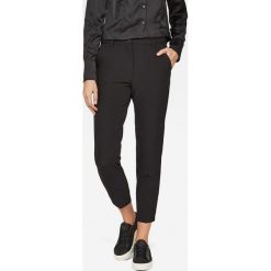 G-Star Raw - Spodnie Bronson. Czarne spodnie damskie G-Star RAW, s, bez wzorów, z elastanu. W wyprzedaży za 299,90 zł.