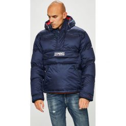 Tommy Jeans - Kurtka. Niebieskie kurtki męskie marki Tommy Jeans, m, z jeansu, z kapturem. W wyprzedaży za 799,90 zł.