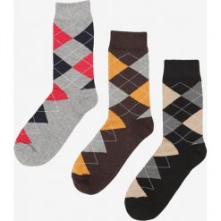 3-pack Mix Kolorów Skarpetki Dhysoth. Żółte skarpetki męskie Born2be, bez wzorów. Za 29,99 zł.
