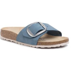Klapki BIRKENSTOCK - Madrid Big Buckle 1016427 Dove. Niebieskie klapki damskie Birkenstock, bez wzorów, ze skóry, bez obcasa. Za 369,00 zł.