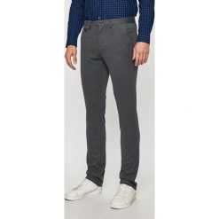 Guess Jeans - Spodnie. Szare spodnie męskie Guess Jeans, na co dzień, m, z aplikacjami, z bawełny, casualowe. W wyprzedaży za 179,90 zł.