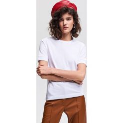 Gładki t-shirt - Biały. Białe t-shirty damskie Reserved, s, bez wzorów, bez kołnierzyka. Za 39,99 zł.