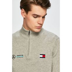 Tommy Hilfiger - Sweter. Szare swetry męskie TOMMY HILFIGER, m, bez wzorów, z bawełny, bez kołnierzyka, bez kaptura. W wyprzedaży za 379,90 zł.