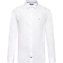 Koszula Tommy Hilfiger Tailored Twill Classic Shirt TT0TT06131. Białe koszule męskie Tommy Hilfiger Tailored, m, bez wzorów, z bawełny, biznesowe, bez kołnierzyka, bez rękawów. W wyprzedaży za 169,00 zł.