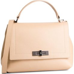 Torebka PATRIZIA PEPE - 2V8497/A4U8-B524 Camel Beige. Brązowe torebki klasyczne damskie Patrizia Pepe, bez wzorów, ze skóry, klasyczne, na ramię, bez dodatków. W wyprzedaży za 739,00 zł.