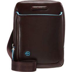 Piquadro SQUARE CROSS BODY BAG Torba na ramię mahogany. Brązowe torby na ramię męskie marki Piquadro. W wyprzedaży za 395,85 zł.