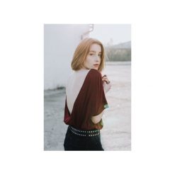 TARA VISCOSE IN RUBY WINE. Czerwone bluzki damskie The Hive, s, bez wzorów, bez kołnierzyka, bez rękawów. Za 129,00 zł.