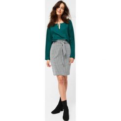 Spódnica mini z paskiem. Białe spódniczki damskie Moodo, xl, mini. Za 49,99 zł.