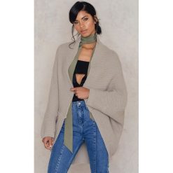 Kardigany damskie: FARINA for NA-KD Kardigan The Chunky Knit – Grey