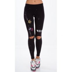 Czarne legginsy pochlapane farbą 7061. Czarne legginsy damskie marki Fasardi, l. Za 29,00 zł.