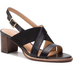 Sandały CLARKS - Ellis Tilda 261393064 Black Leather. Czarne klapki damskie Clarks, bez wzorów, ze skóry, bez obcasa, na obcasie. W wyprzedaży za 339,00 zł.