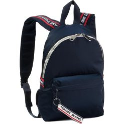 Plecak TOMMY JEANS - Tjw Logo Tape Mi Backpack Nylon AW0AW07373 BDS. Niebieskie plecaki męskie Tommy Jeans, bez wzorów, z jeansu. W wyprzedaży za 249,00 zł.