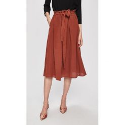 Vero Moda - Spódnica. Pomarańczowe spódniczki damskie Vero Moda, na co dzień, s, bez wzorów, z bawełny, casualowe, z podwyższonym stanem, midi, rozkloszowane. W wyprzedaży za 119,90 zł.