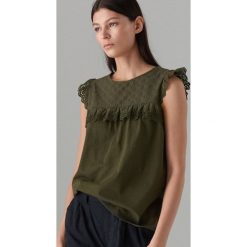 Bawełniany top z falbaną - Khaki. Brązowe topy damskie marki Mohito, s, bez wzorów, z bawełny, bez kołnierzyka. Za 59,99 zł.