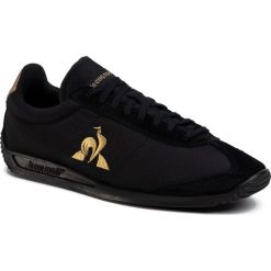 Sneakersy LE COQ SPORTIF - Quartz Patent 2010304 Black/Gold. Czarne sneakersy męskie le coq sportif, na co dzień, bez wzorów, z zamszu, klasyczne, bez zapięcia. Za 329,00 zł.