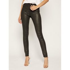 Spodnie materiałowe Guess 1981 W94A46 D2ZE1. Czarne spodnie damskie Guess, z aplikacjami, z tkaniny. W wyprzedaży za 269,00 zł.