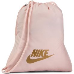 Plecak NIKE - BA5901 Różowy. Różowe plecaki męskie Nike, bez wzorów, z materiału, sportowe. Za 69,00 zł.