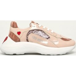 Love Moschino - Buty. Buty sportowe damskie Love Moschino, bez wzorów, ze skóry ekologicznej, sportowe. W wyprzedaży za 649,90 zł.