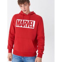 Bluza z kapturem Marvel - Czerwony. Czerwone bluzy męskie House, s, z motywem z bajki, z kapturem, bez rękawów, z kapturem. Za 119,99 zł.