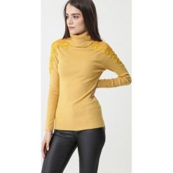 Żółty Golf Annora. Żółte swetry damskie Born2be, xl, bez wzorów, z dzianiny, klasyczne, z długim rękawem, długie, bez kaptura. Za 99,99 zł.