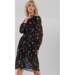 Czarna Sukienka Les Lilas. Czarne sukienki damskie Renee, s, w paski, ze stójką, z długim rękawem, długie, midi. Za 109,99 zł.