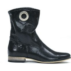 Wsuwane botki na niskim obcasie - skóra naturalna - model 270 - kolor czarny błyszczący. Czarne botki damskie Zapato, ze skóry, klasyczne, na niskim obcasie, bez zapięcia. Za 399,00 zł.