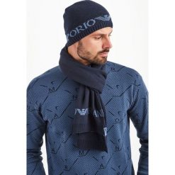 KOMPLET SZALIK I CZAPKA EMPORIO ARMANI. Czapki męskie Emporio Armani, bez wzorów, eleganckie. Za 659,00 zł.