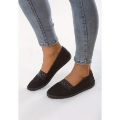 Granatowe Tenisówki Chorale. Niebieskie trampki i tenisówki damskie Born2be, bez wzorów, bez zapięcia. W wyprzedaży za 29,99 zł.