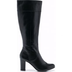 Caprice - Kozaki. Czarne buty zimowe damskie marki Caprice, z gumy, na obcasie. W wyprzedaży za 269,90 zł.