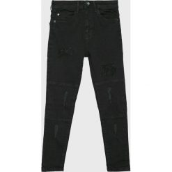 Blukids - Jeansy dziecięce 140-170 cm. Czarne spodnie chłopięce Blukids, bez wzorów, z elastanu. W wyprzedaży za 79,90 zł.