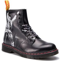 Glany DR. MARTENS - 1460 SXP 2478900 Black. Czarne glany damskie Dr. Martens, ze skóry, klasyczne, bez obcasa, bez zapięcia. Za 799,00 zł.