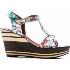 Sandałki na koturnie - skóra naturalna - model 354 - kolor kwiatek. Sandały damskie Zapato, bez wzorów, ze skóry, bez obcasa, na koturnie, bez zapięcia. W wyprzedaży za 119,00 zł.