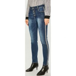 Answear - Jeansy. Niebieskie jeansy damskie ANSWEAR, z bawełny, z podwyższonym stanem. Za 129,90 zł.