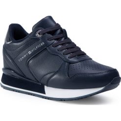Sneakersy TOMMY HILFIGER - Dressy Wedge Sneaker FW0FW05016 Desert Sky DW5. Niebieskie półbuty damskie TOMMY HILFIGER, ze skóry ekologicznej. Za 539,00 zł.
