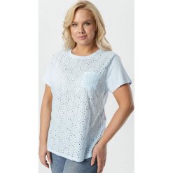 Jasnoniebieska Bluzka Murishi. Niebieskie bluzki damskie Born2be, xl, z haftami, z okrągłym kołnierzem, z krótkim rękawem. Za 69,99 zł.