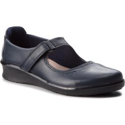 Półbuty CLARKS - Hope Henley 261371774 Navy Leather. Niebieskie creepersy damskie Clarks, z materiału, na obcasie. Za 329,00 zł.