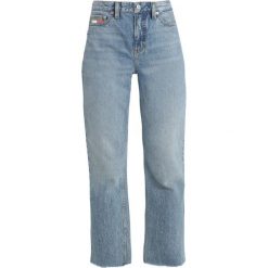 Tommy Jeans 90S MOM JEAN Jeansy Straight Leg blue denim. Niebieskie jeansy mom damskie marki Tommy Jeans. Za 599,00 zł.