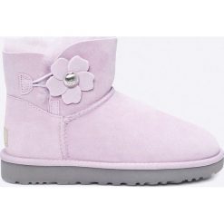 UGG - Botki. Szare botki damskie na obcasie marki Ugg, z materiału. W wyprzedaży za 629,90 zł.